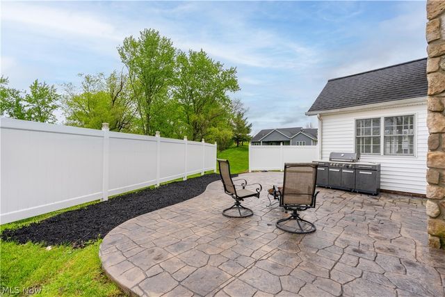 30 Pine Villa Trail 5, Aurora, OH 44202