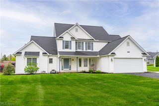 30 Pine Villa Trail 5, Aurora, OH 44202