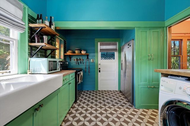 1024 23RD AVENUE N, St Petersburg, FL 33704