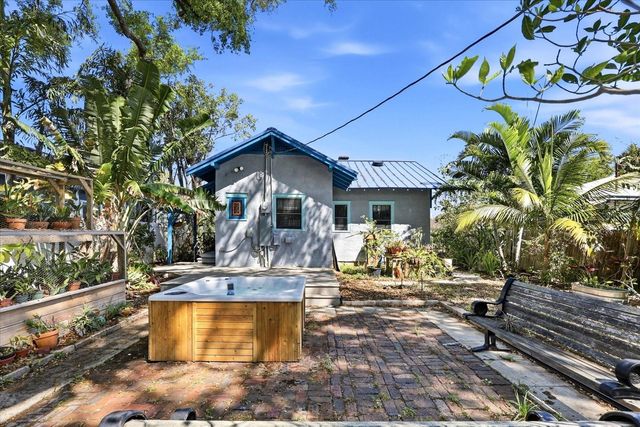 1024 23RD AVENUE N, St Petersburg, FL 33704