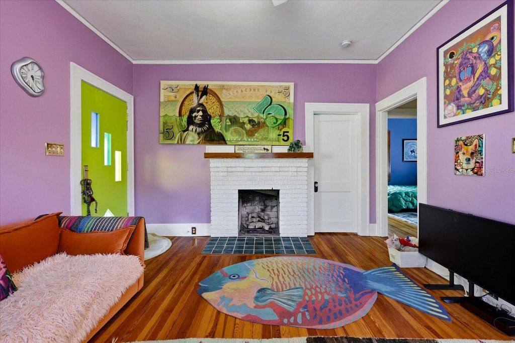 Image 12 of property listing at 1024 23RD AVENUE N, St Petersburg, FL 33704