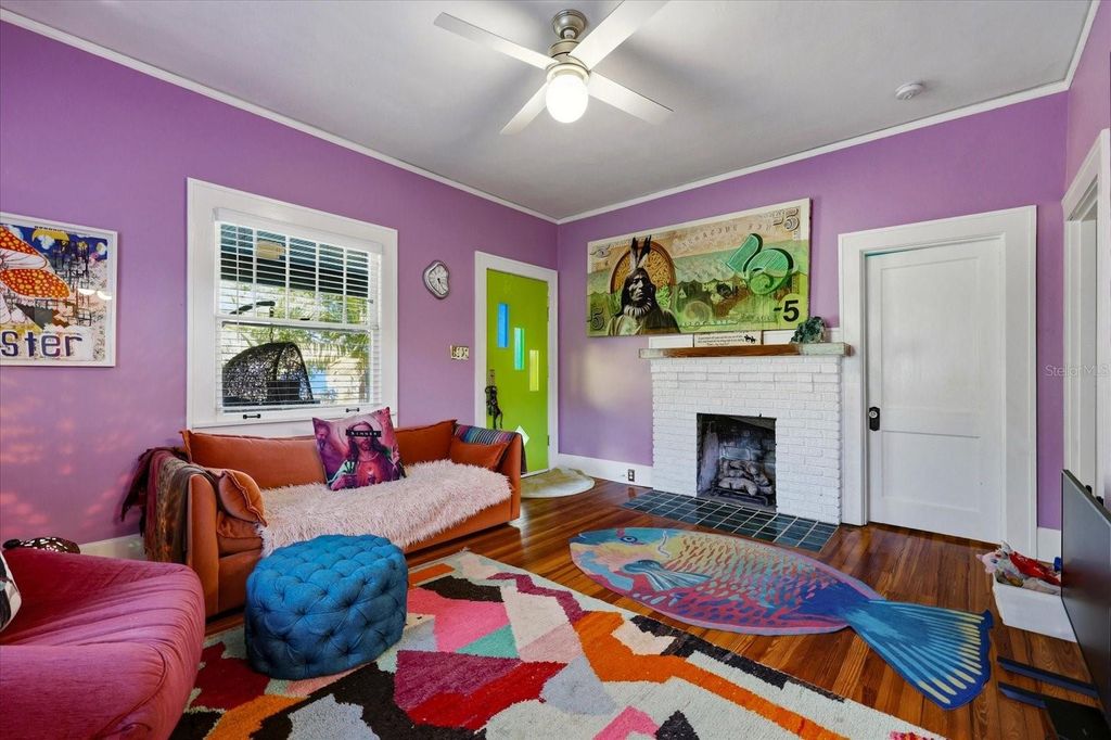 Image 13 of property listing at 1024 23RD AVENUE N, St Petersburg, FL 33704