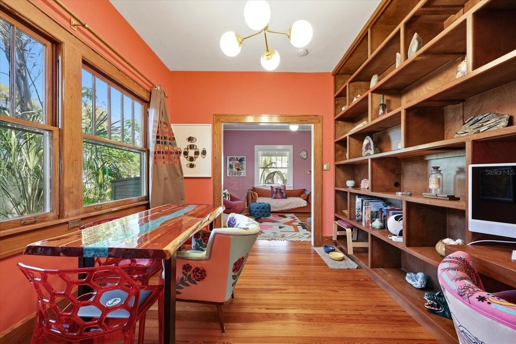 Image 15 of property listing at 1024 23RD AVENUE N, St Petersburg, FL 33704