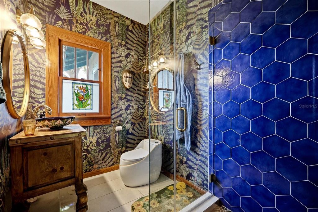 Image 20 of property listing at 1024 23RD AVENUE N, St Petersburg, FL 33704