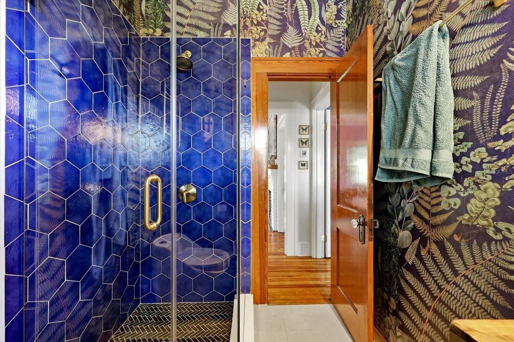 Image 22 of property listing at 1024 23RD AVENUE N, St Petersburg, FL 33704