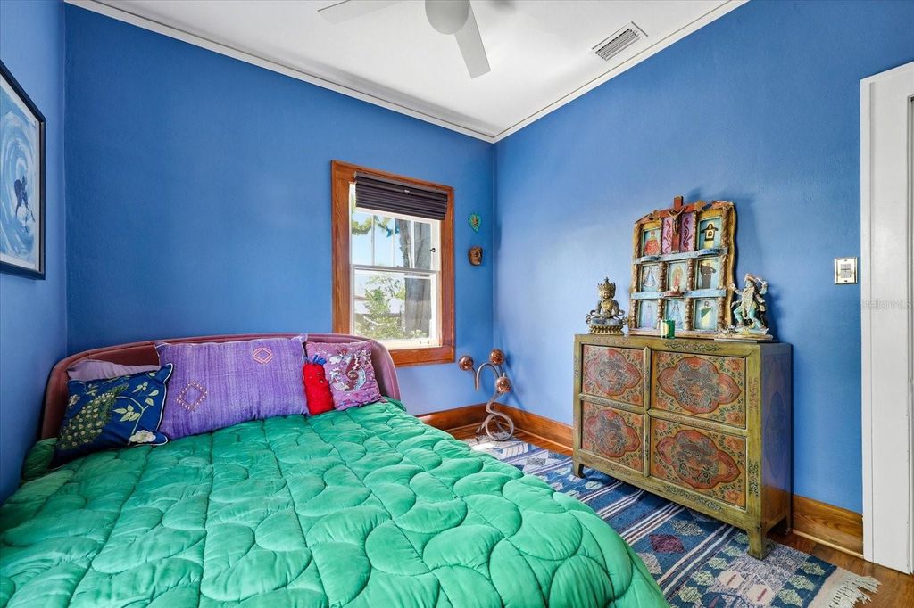 Image 25 of property listing at 1024 23RD AVENUE N, St Petersburg, FL 33704