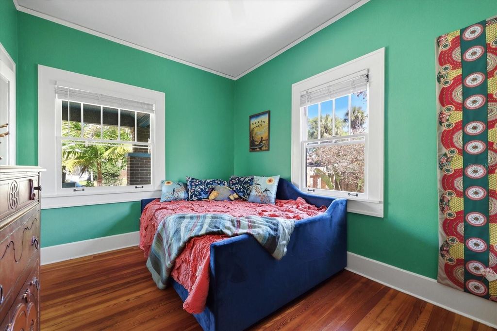 Image 26 of property listing at 1024 23RD AVENUE N, St Petersburg, FL 33704