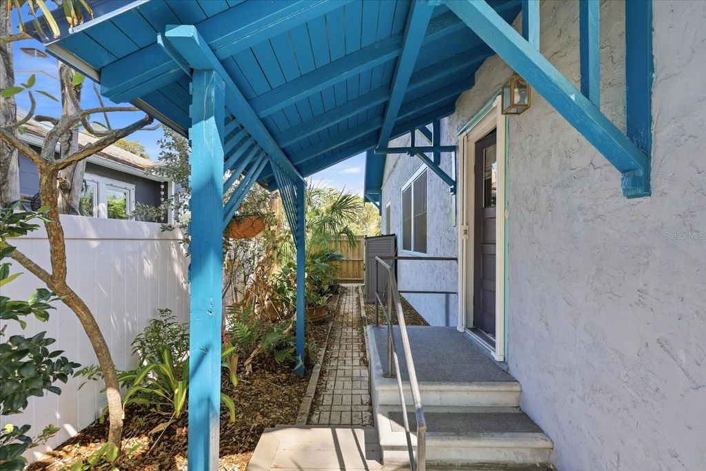 Image 28 of property listing at 1024 23RD AVENUE N, St Petersburg, FL 33704