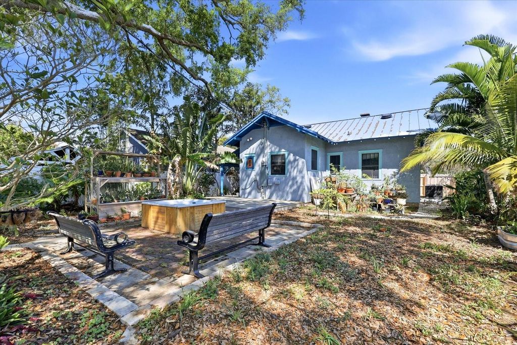 Image 29 of property listing at 1024 23RD AVENUE N, St Petersburg, FL 33704