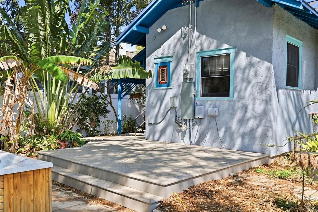 Image 30 of property listing at 1024 23RD AVENUE N, St Petersburg, FL 33704