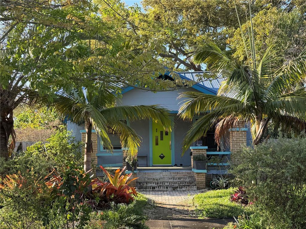 Image 5 of property listing at 1024 23RD AVENUE N, St Petersburg, FL 33704