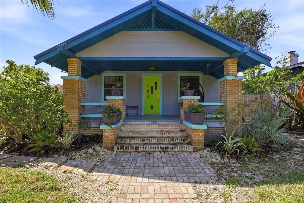 Image 6 of property listing at 1024 23RD AVENUE N, St Petersburg, FL 33704