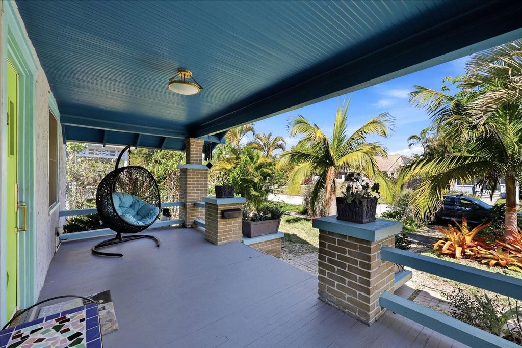 Image 8 of property listing at 1024 23RD AVENUE N, St Petersburg, FL 33704