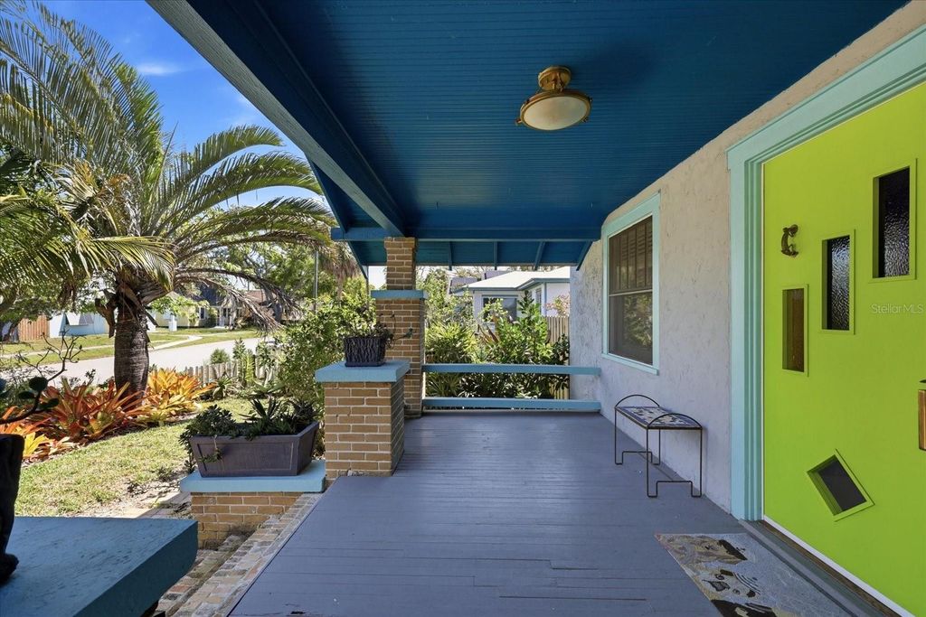 Image 9 of property listing at 1024 23RD AVENUE N, St Petersburg, FL 33704