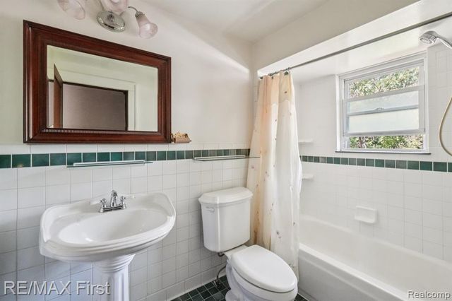 2931 Auburn Road, Auburn Hills, MI 48326