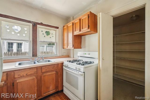 2931 Auburn Road, Auburn Hills, MI 48326