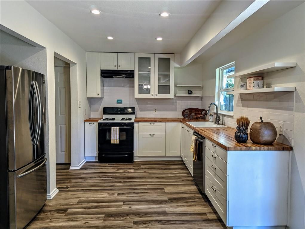 812 Hill Wood DR, Austin, TX 78745