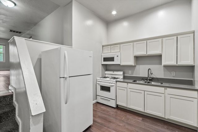 2568 W 19th Place, Gary, IN 46404