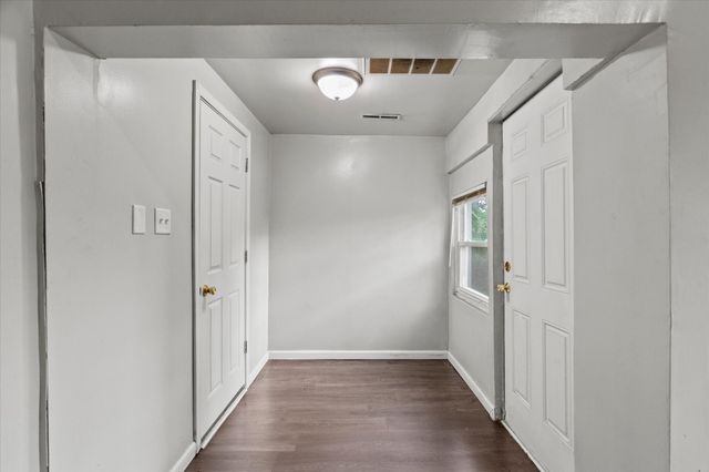 2568 W 19th Place, Gary, IN 46404