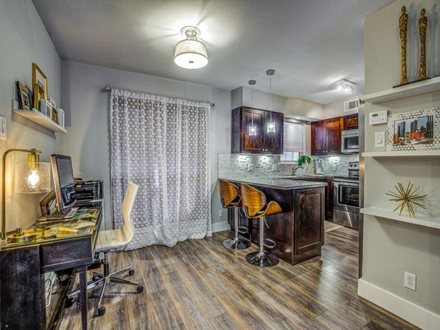 4303 Buena Vista Street 203, Dallas, TX 75205
