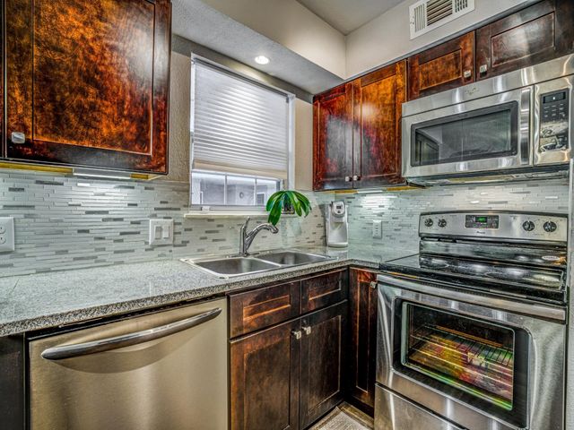 4303 Buena Vista Street 203, Dallas, TX 75205