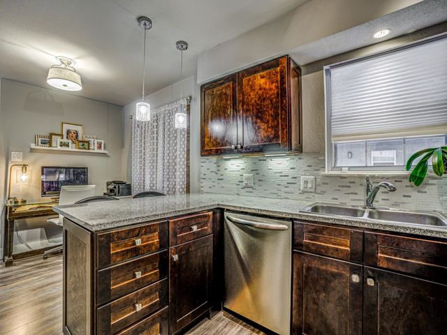 4303 Buena Vista Street 203, Dallas, TX 75205