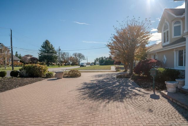 130 Wampum Lane, West Islip, NY 11795