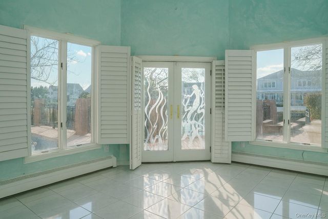 130 Wampum Lane, West Islip, NY 11795