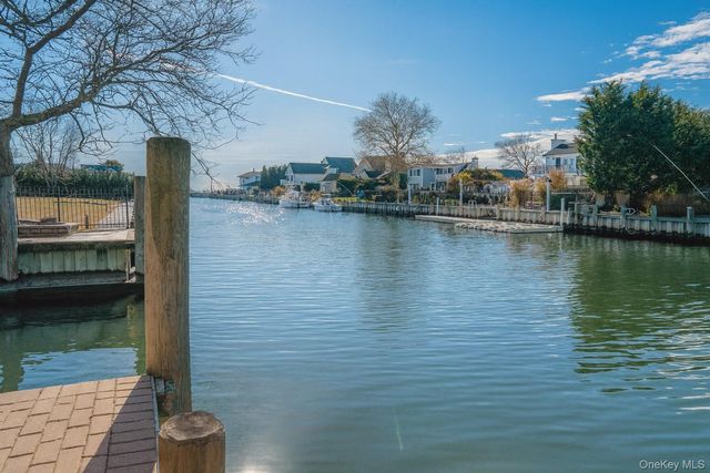 130 Wampum Lane, West Islip, NY 11795