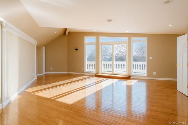 130 Wampum Lane, West Islip, NY 11795