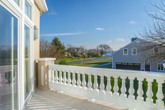 130 Wampum Lane, West Islip, NY 11795