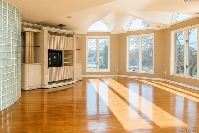 130 Wampum Lane, West Islip, NY 11795