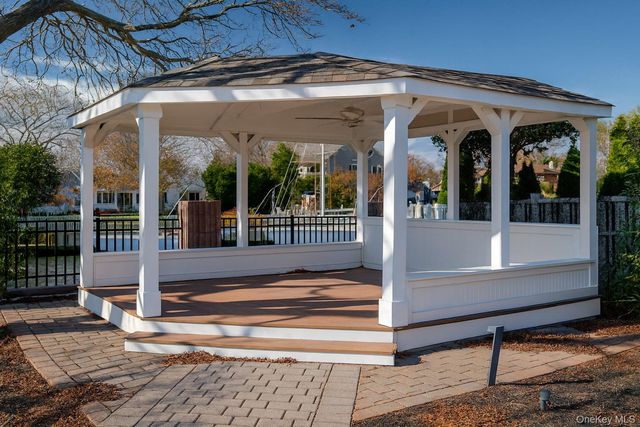 130 Wampum Lane, West Islip, NY 11795