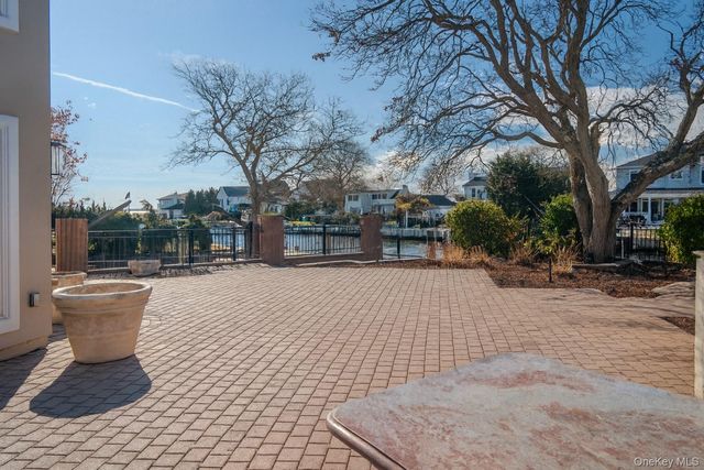 130 Wampum Lane, West Islip, NY 11795