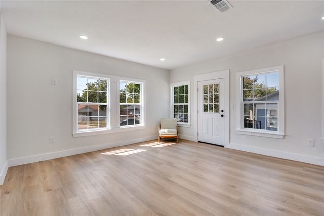 718 Grandview Avenue, Dallas, TX 75223