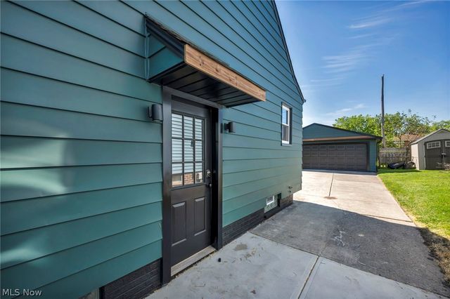 13510 Rockside Road, Garfield Heights, OH 44125
