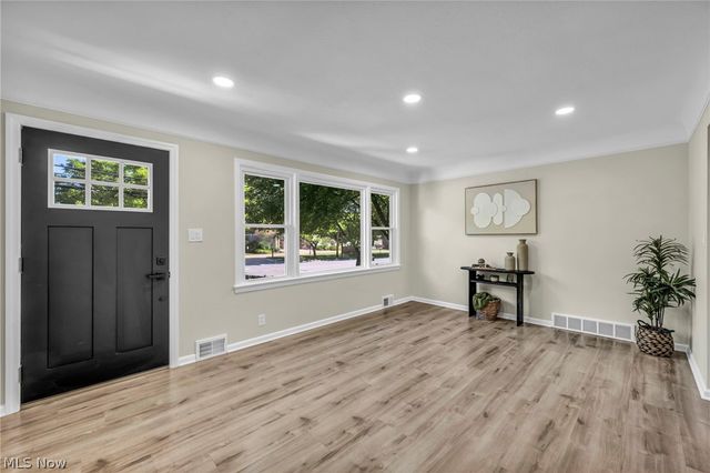 13510 Rockside Road, Garfield Heights, OH 44125