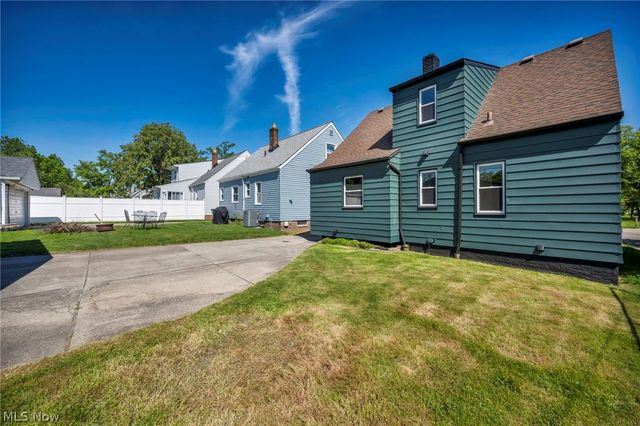 13510 Rockside Road, Garfield Heights, OH 44125