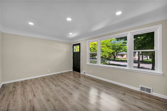 13510 Rockside Road, Garfield Heights, OH 44125