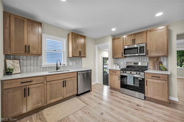 13510 Rockside Road, Garfield Heights, OH 44125