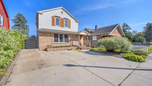 230 Giddings AVENUE, Sheboygan Falls, WI 53085