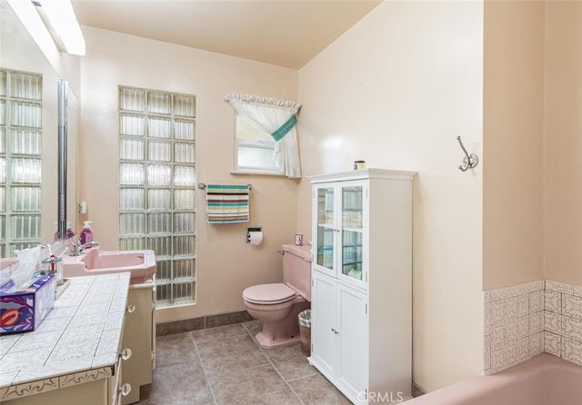 5767 E Park Circle, Fresno, CA 93727