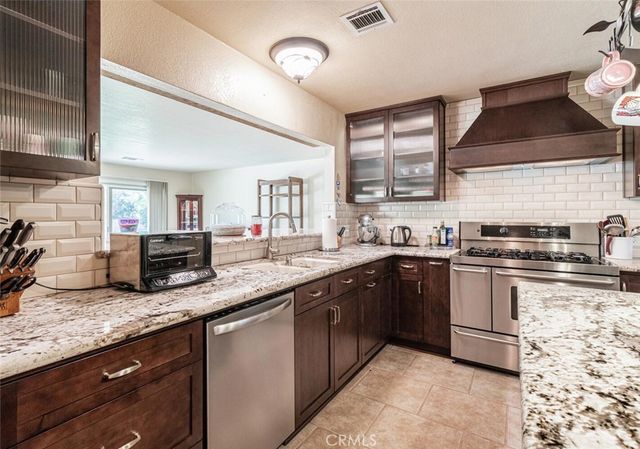 5767 E Park Circle, Fresno, CA 93727