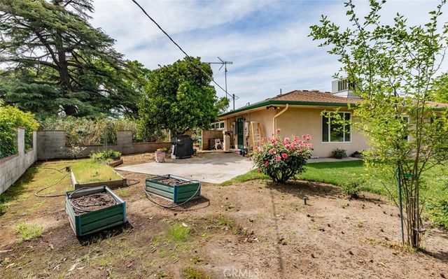 5767 E Park Circle, Fresno, CA 93727