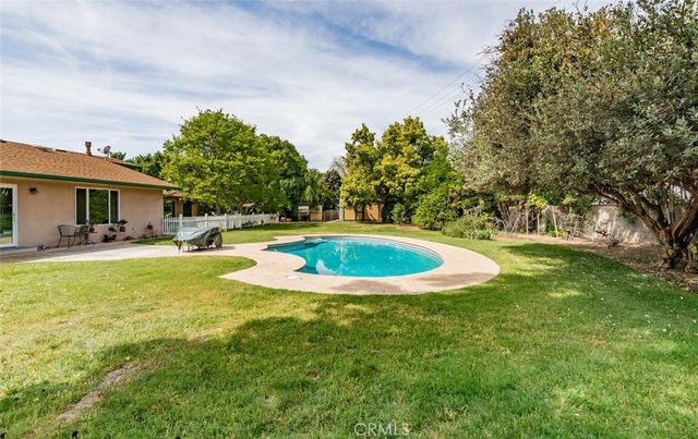 5767 E Park Circle, Fresno, CA 93727