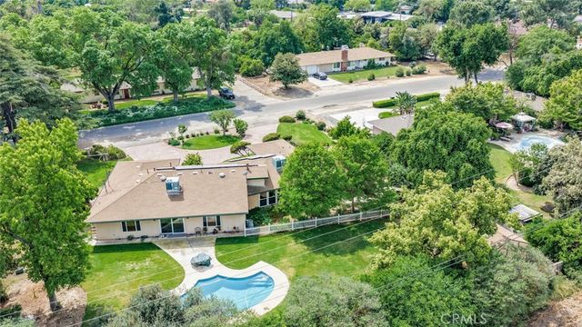 5767 E Park Circle, Fresno, CA 93727