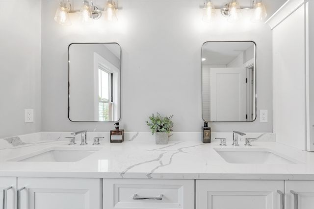 29 Keystone, Boston, MA 02132