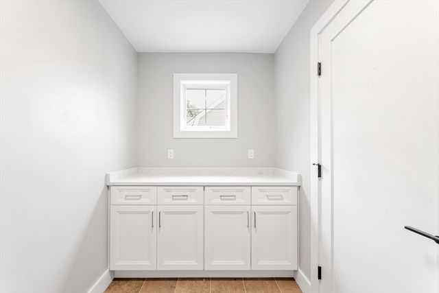 29 Keystone, Boston, MA 02132