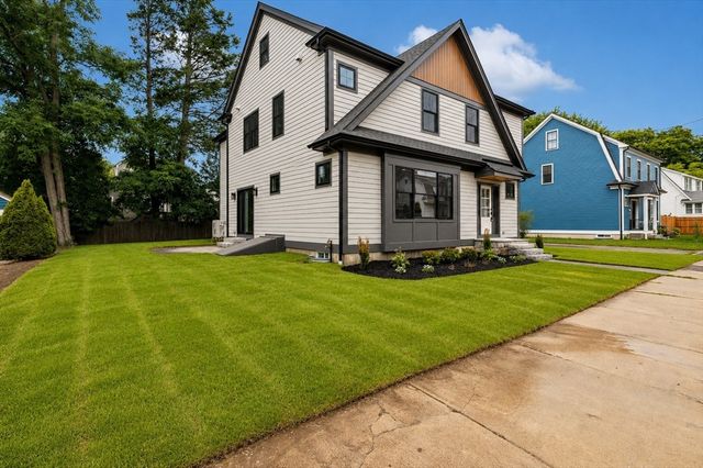 29 Keystone, Boston, MA 02132