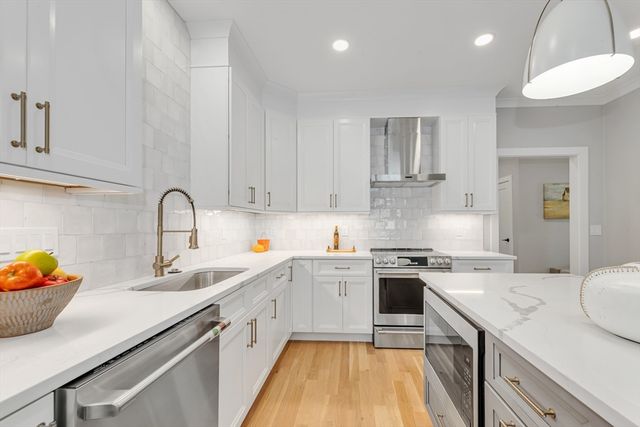 29 Keystone, Boston, MA 02132